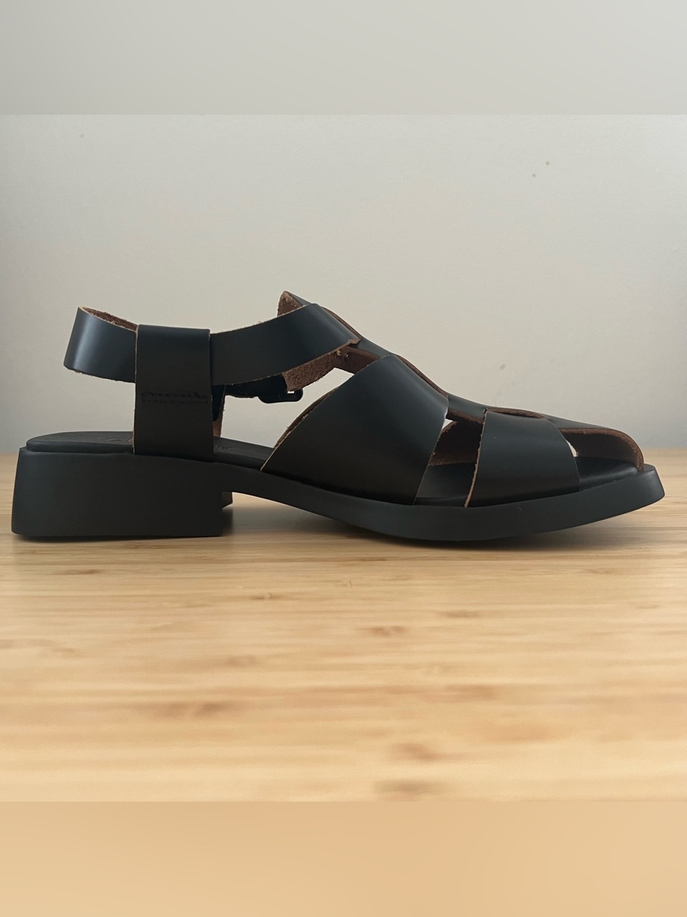 Camper ‘Dana’ Black Leather Buckle Unisex Sandals - EU 36/US 5.5-6 - Picture 5 of 7